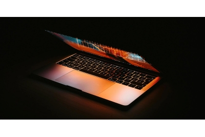 2026年OLED笔记本增长33%，MacBook Pro成核心推手
